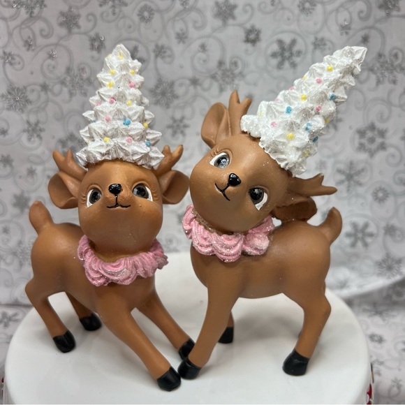 Kitschy Retro Vintage Inspired Sweet Treat Reindeer w/ White Frosting Hat - Picture 2 of 12
